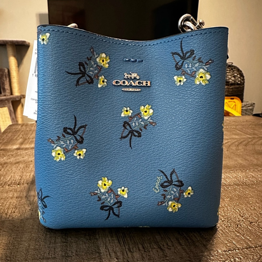 NWT Coach mini bucket crossbody bag